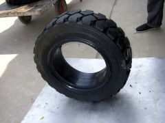 廠家直銷(xiāo)實(shí)心輪胎 28 9 15規(guī)格詳解與優(yōu)勢(shì)